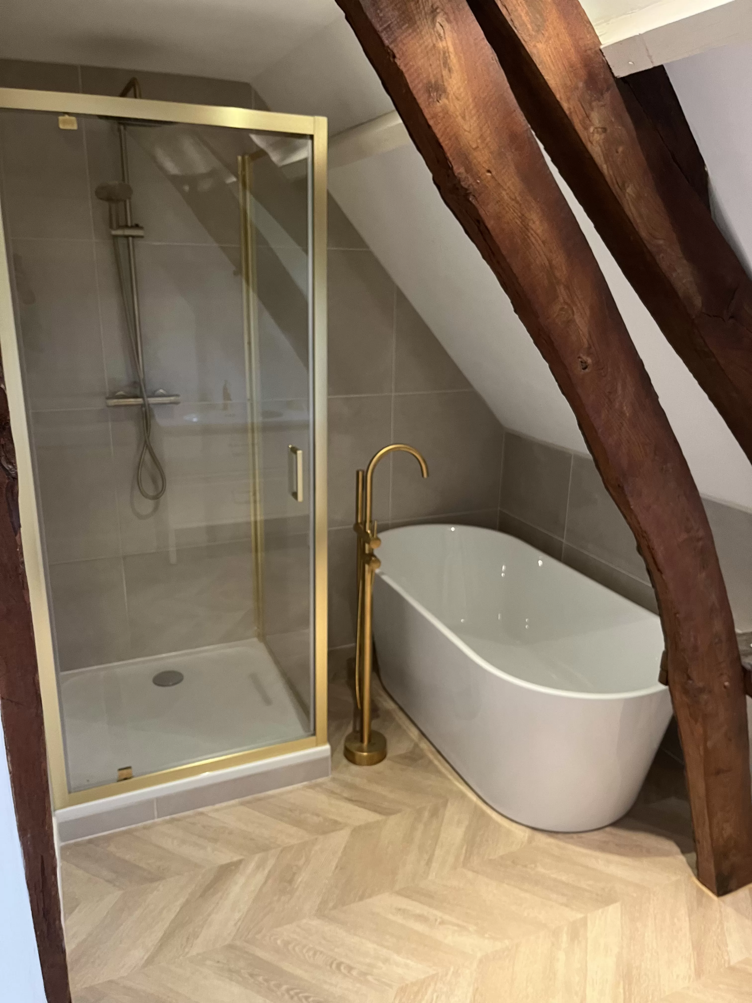 Quand+le+patron+du+journal+vient%E2%80%A6+poser+votre+salle+de+bain. Quand+le+patron+du+journal+vient%E2%80%A6+poser+votre+salle+de+bain.